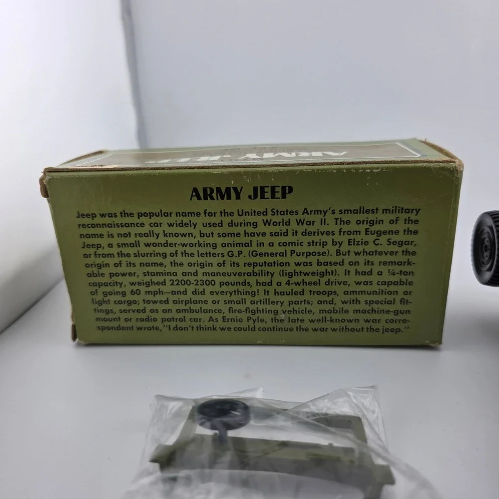 Avon Army Jeep Spicy After‎ Shave Vintage Collectible with Box